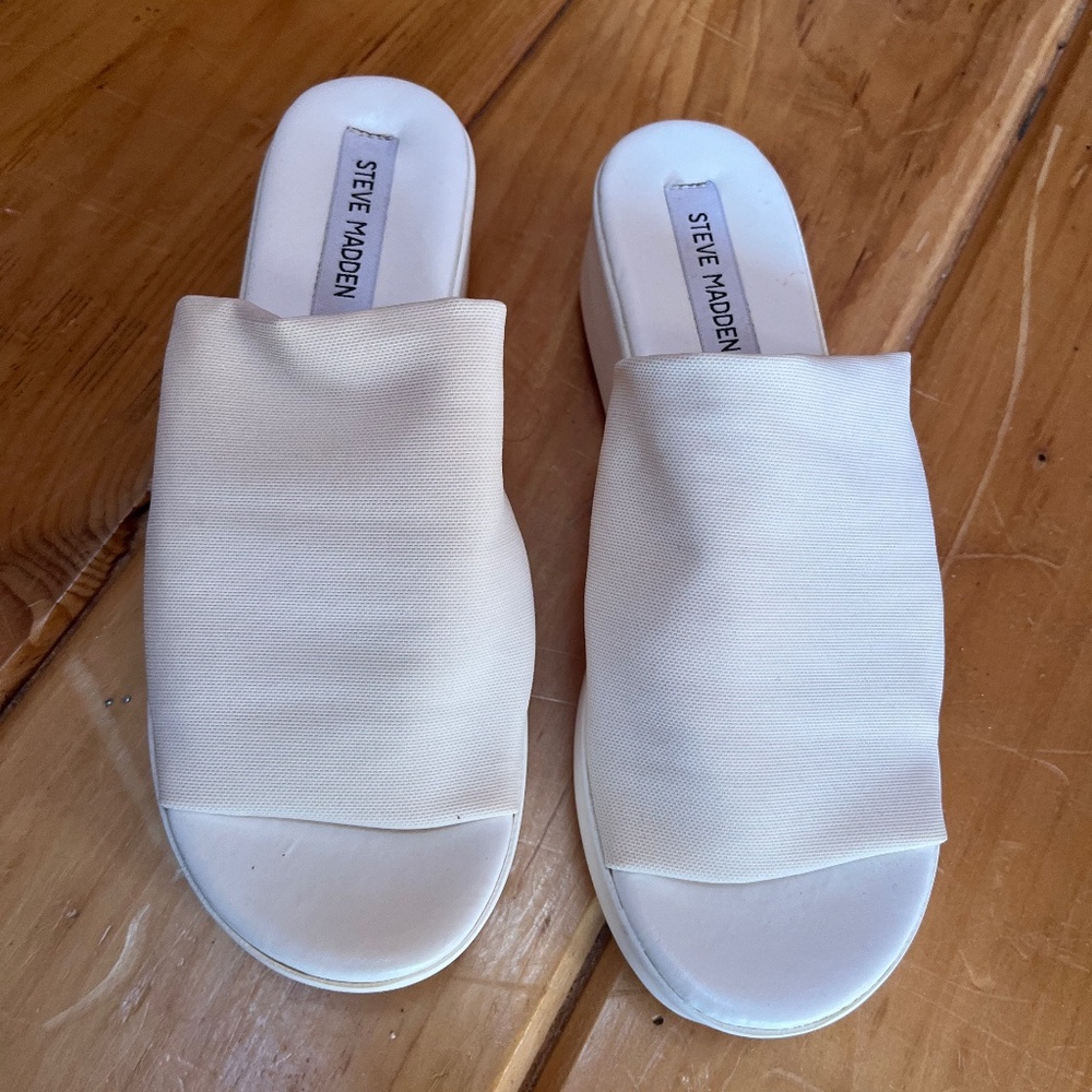 Steve Madden slinky natural sandals